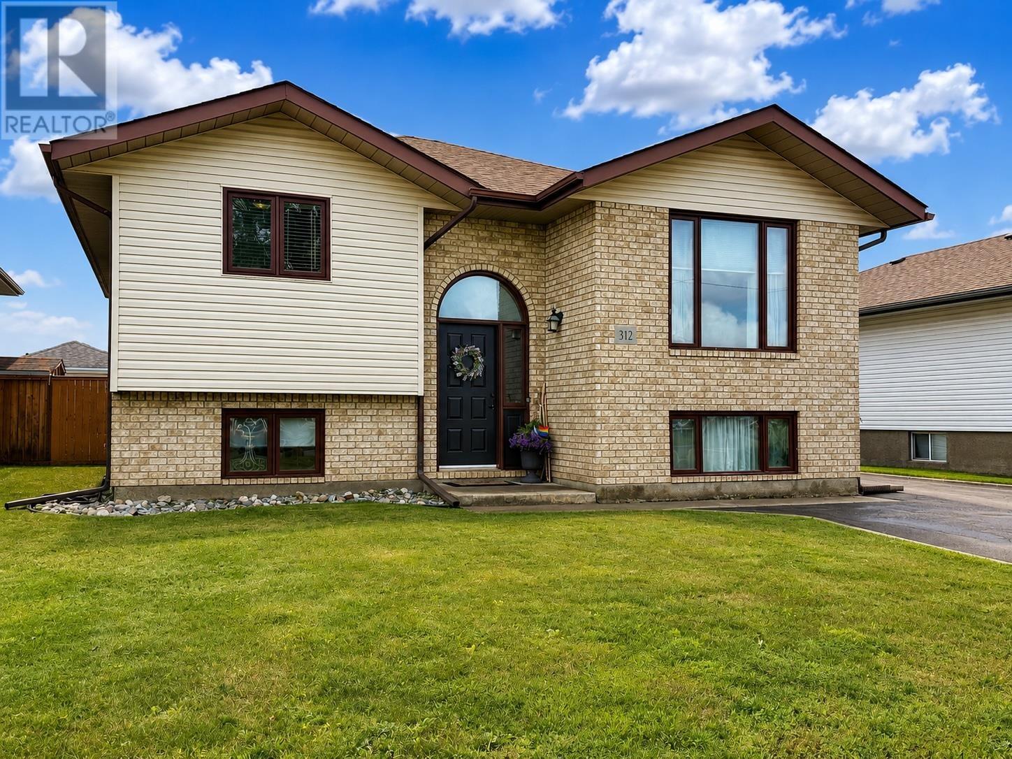 312 Caribou Cres, Thunder Bay, Ontario  P7C 5Z6 - Photo 1 - TB2602301