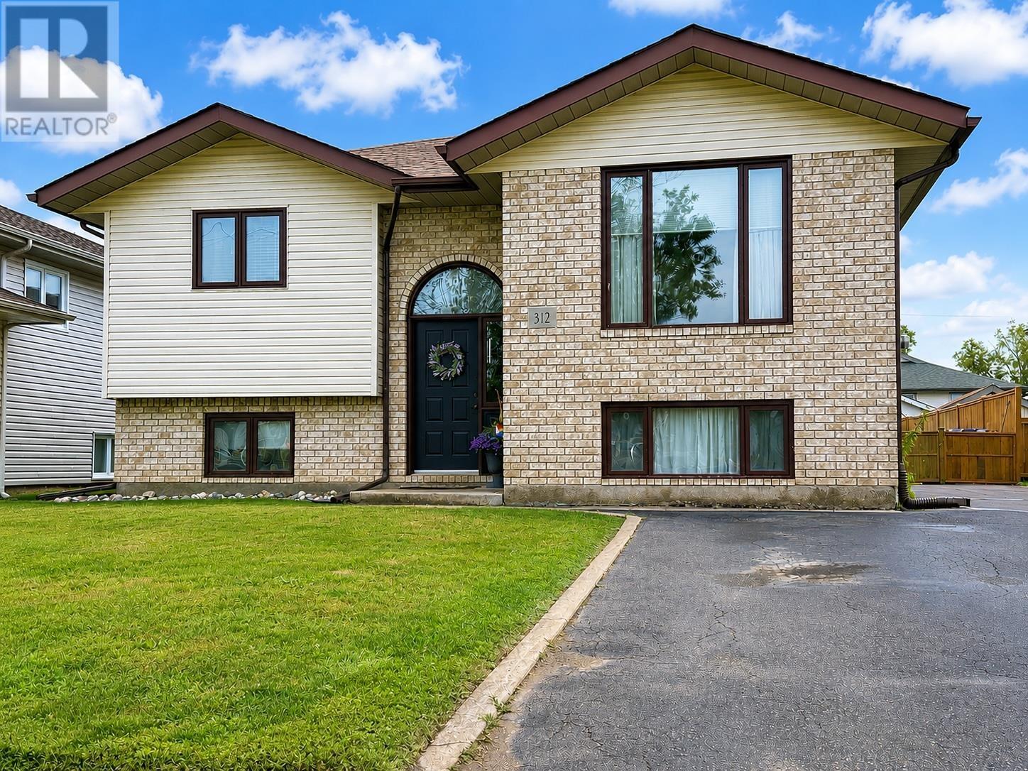 312 Caribou Cres, Thunder Bay, Ontario  P7C 5Z6 - Photo 2 - TB2602301