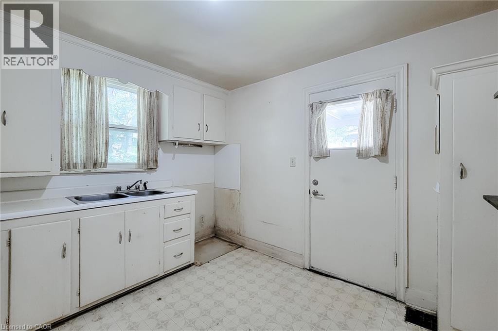 30 Sanders Boulevard, Hamilton, Ontario  L8S 3J3 - Photo 17 - 40854243