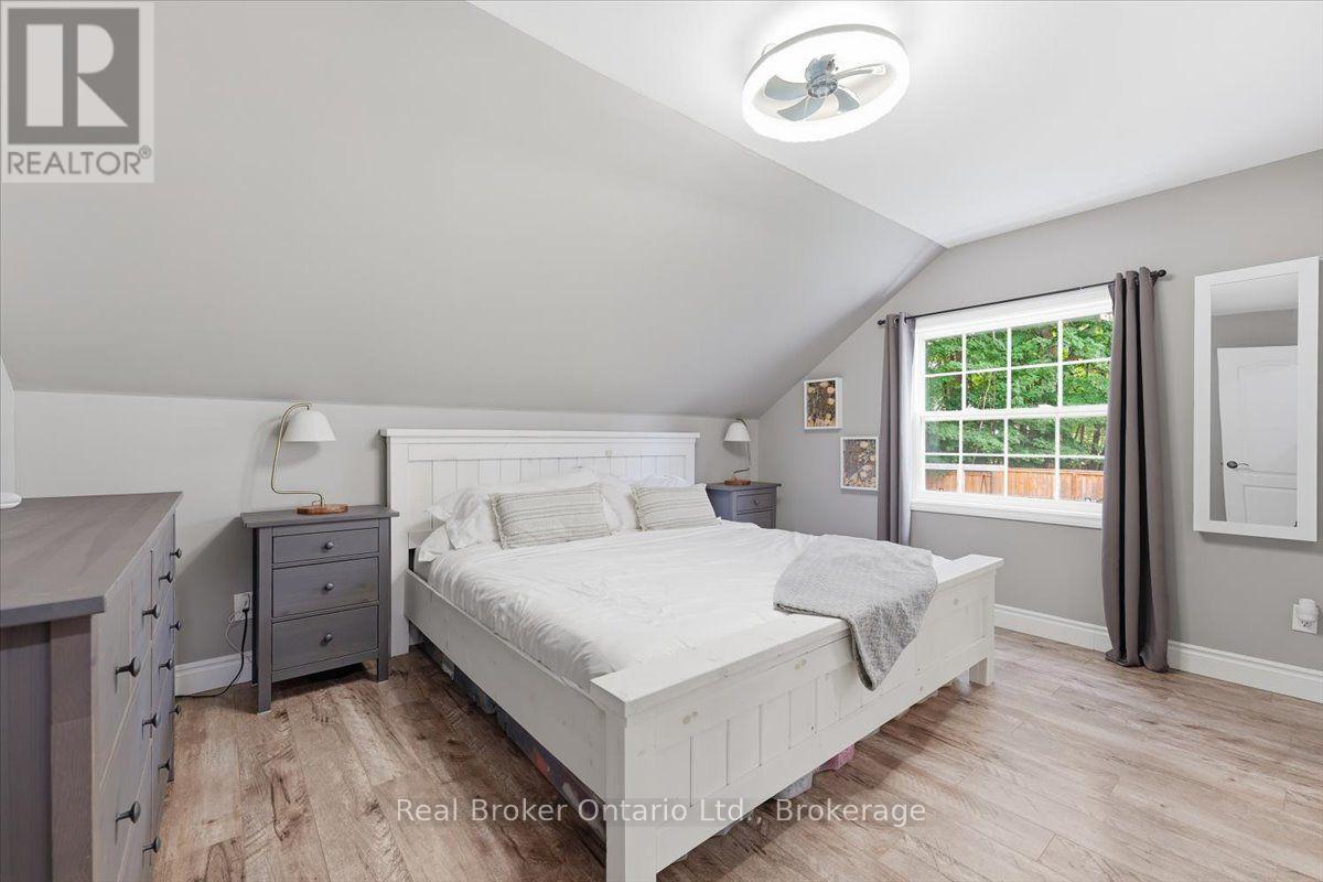1a Clarence Avenue, Penetanguishene, Ontario  L9M 1A9 - Photo 25 - S13657210