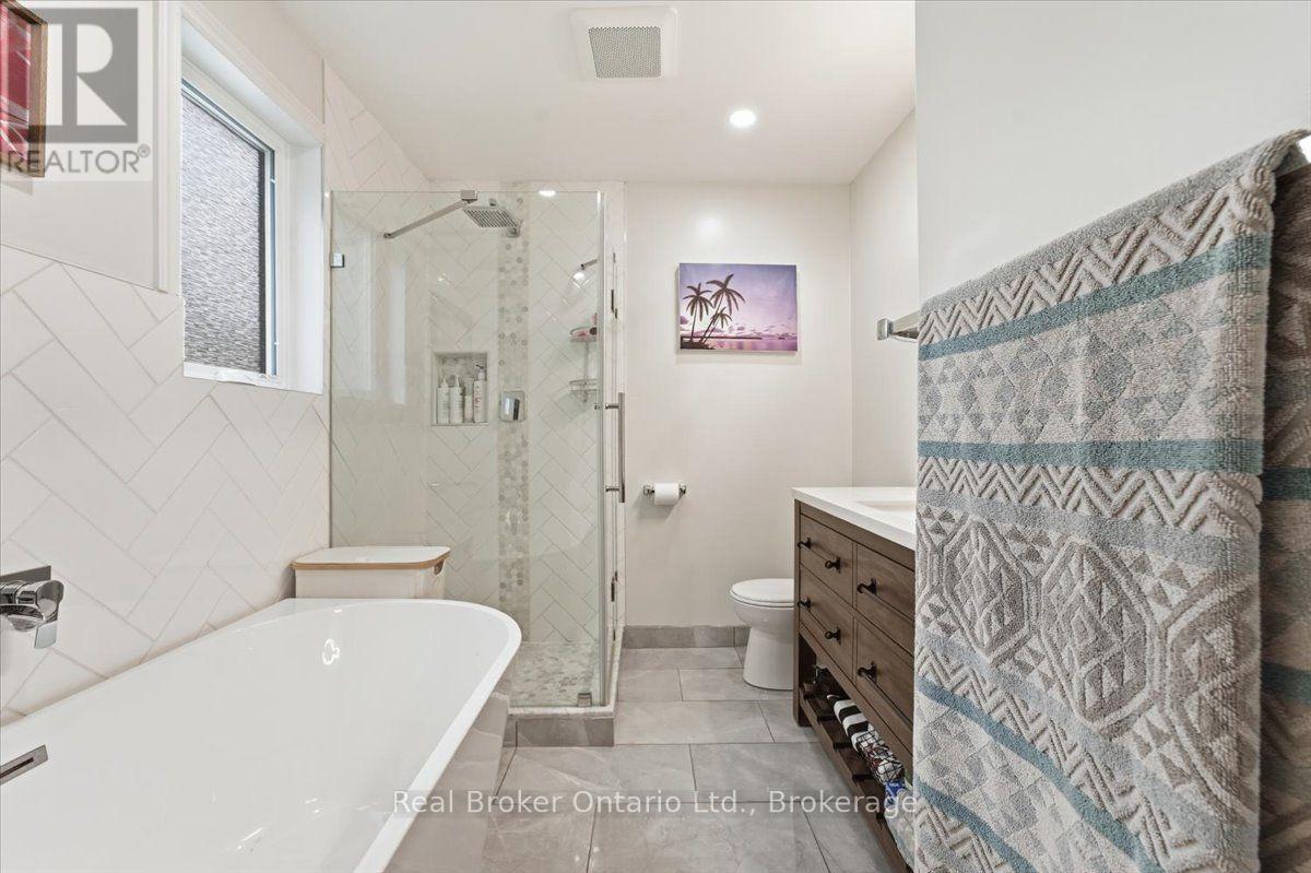 1a Clarence Avenue, Penetanguishene, Ontario  L9M 1A9 - Photo 27 - S13657210