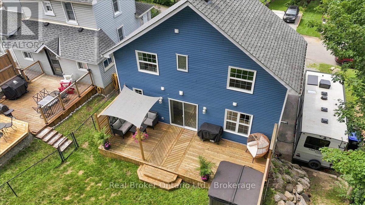 1a Clarence Avenue, Penetanguishene, Ontario  L9M 1A9 - Photo 34 - S13657210