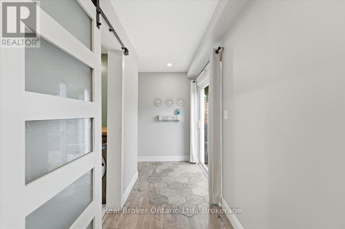 1a Clarence Avenue, Penetanguishene, Ontario  L9M 1A9 - Photo 5 - S13657210