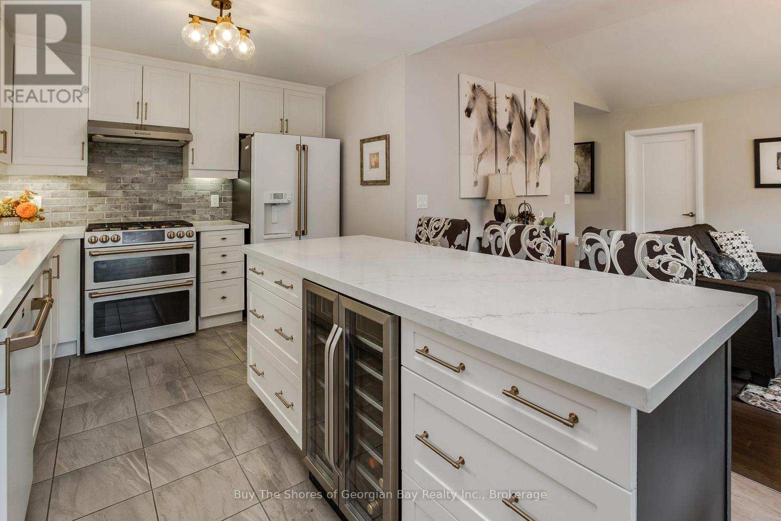 33 Beausoleil Drive, Penetanguishene, Ontario  L9M 0V8 - Photo 10 - S13657272