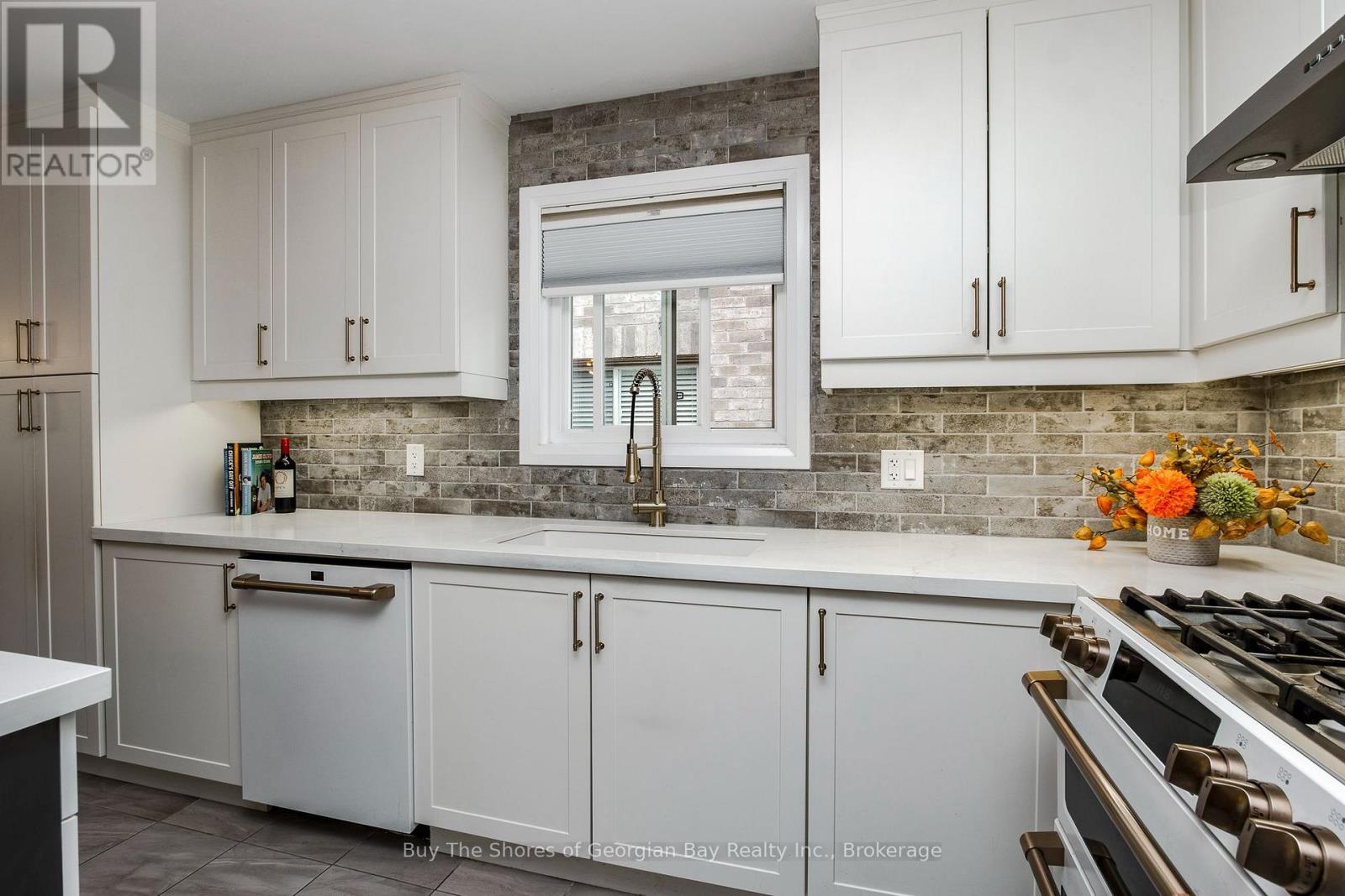 33 Beausoleil Drive, Penetanguishene, Ontario  L9M 0V8 - Photo 11 - S13657272