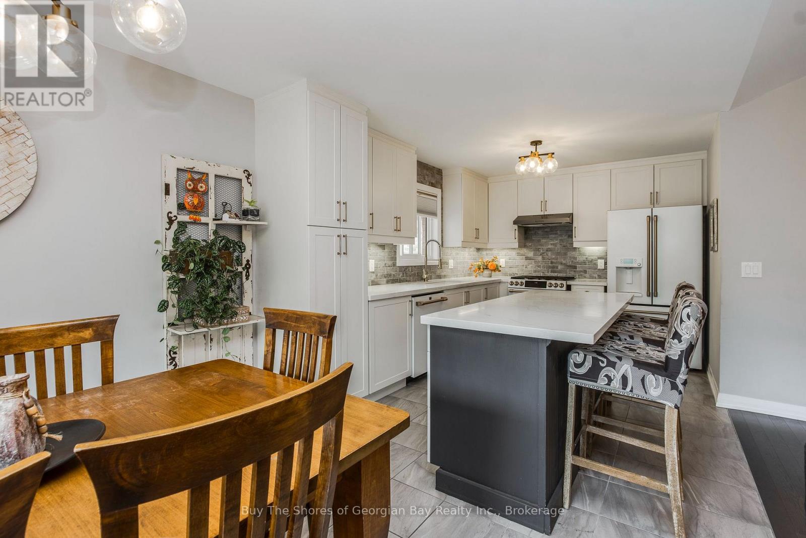 33 Beausoleil Drive, Penetanguishene, Ontario  L9M 0V8 - Photo 9 - S13657272