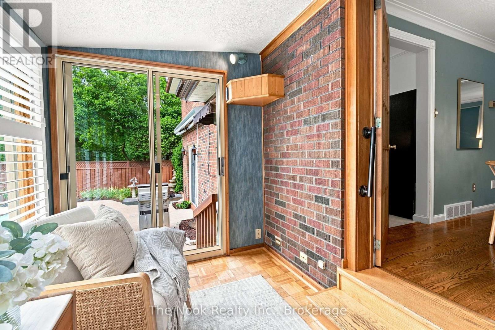 110 Bowman Avenue, Whitby, Ontario L1N 3T6 - Photo 13 - E13656982