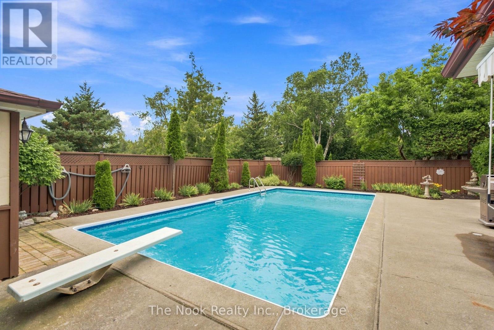 110 Bowman Avenue, Whitby, Ontario L1N 3T6 - Photo 35 - E13656982