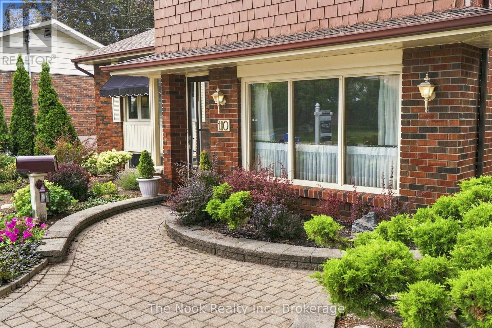 110 Bowman Avenue, Whitby, Ontario L1N 3T6 - Photo 4 - E13656982