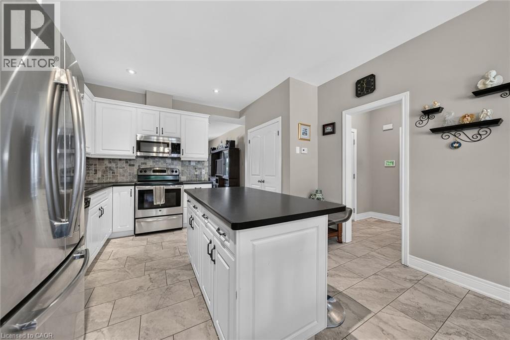 17 Grantham Avenue S, St. Catharines, Ontario  L2P 3B3 - Photo 13 - 40854043