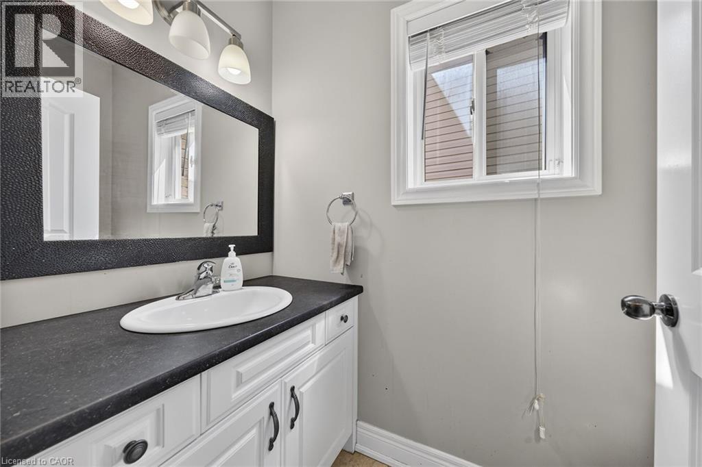 17 Grantham Avenue S, St. Catharines, Ontario  L2P 3B3 - Photo 20 - 40854043