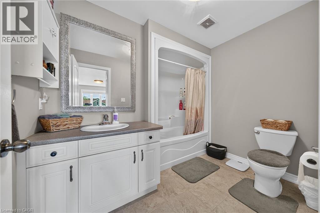 17 Grantham Avenue S, St. Catharines, Ontario  L2P 3B3 - Photo 30 - 40854043