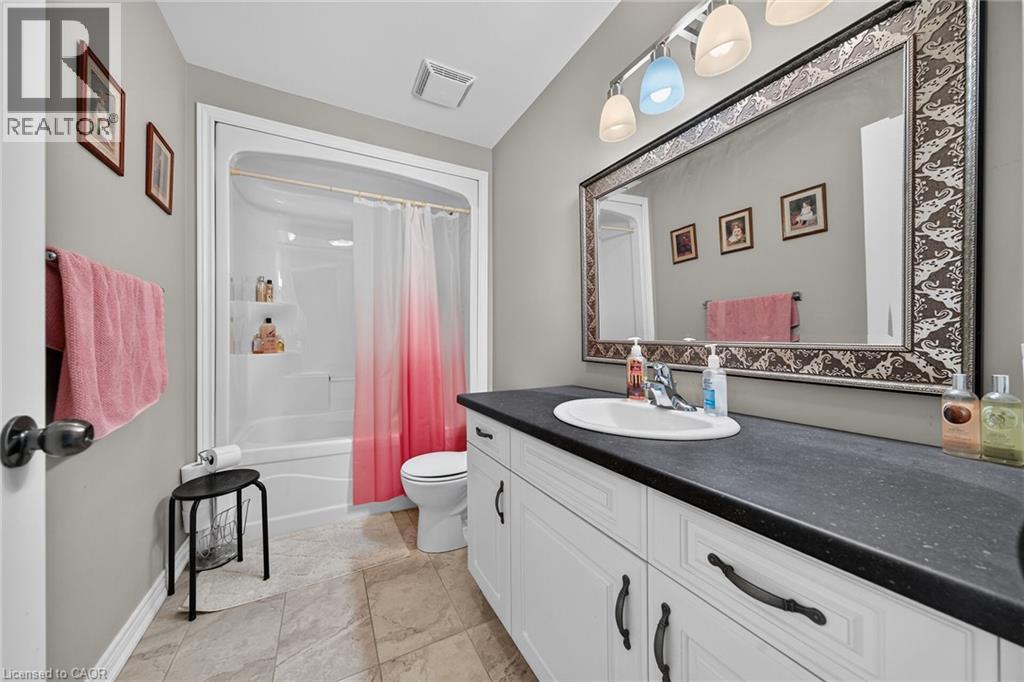 17 Grantham Avenue S, St. Catharines, Ontario  L2P 3B3 - Photo 35 - 40854043
