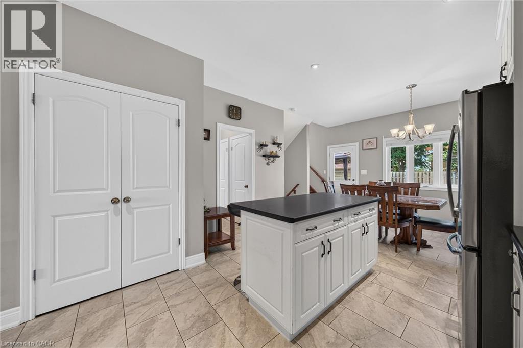 17 Grantham Avenue S, St. Catharines, Ontario  L2P 3B3 - Photo 9 - 40854043