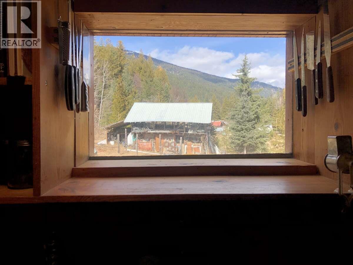 6119 Slocan River Road, Appledale, British Columbia  V0G 2J0 - Photo 12 - 10352161
