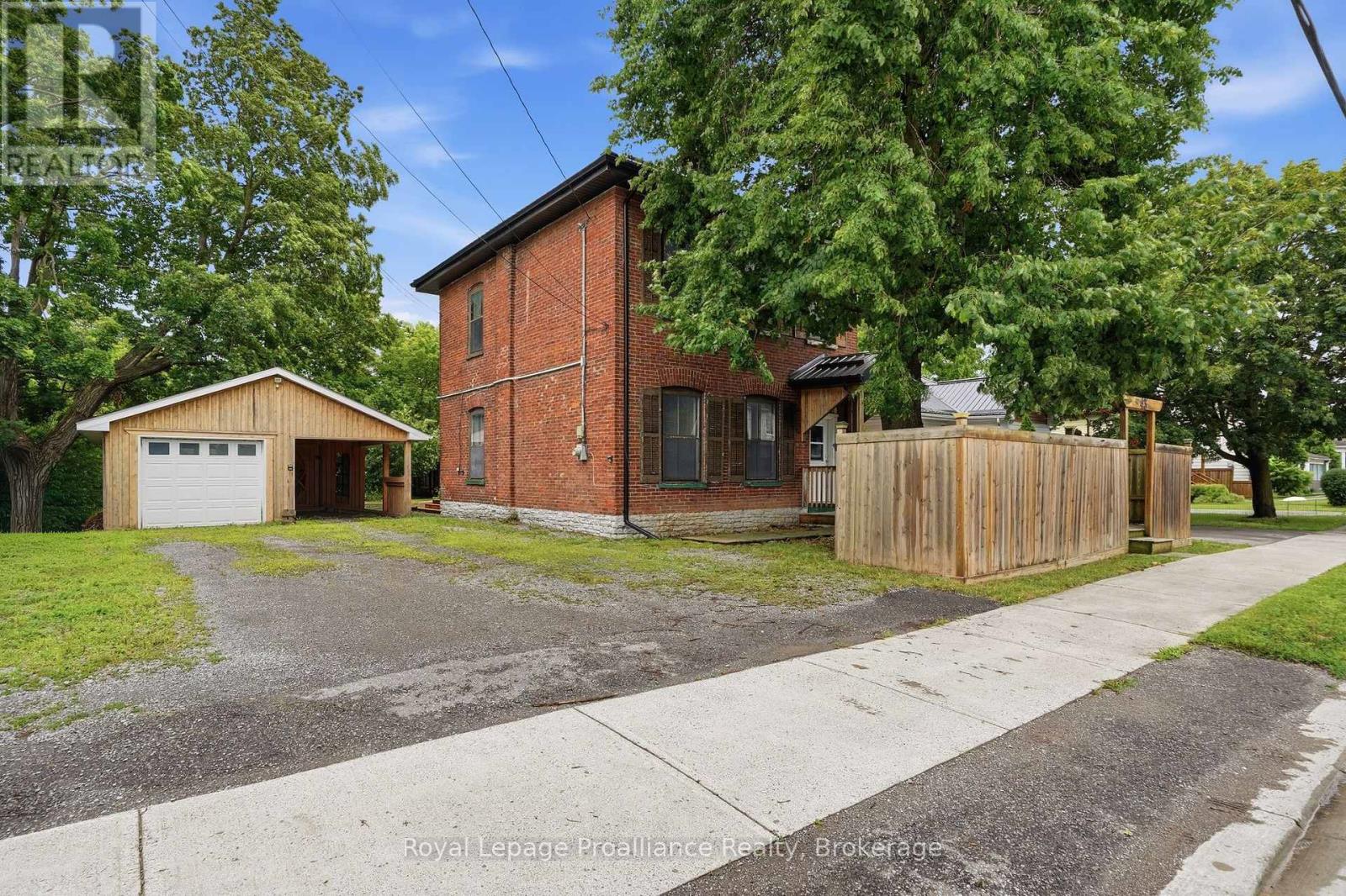 43 Grove Street, Belleville, Ontario  K8P 1W1 - Photo 1 - X13657322