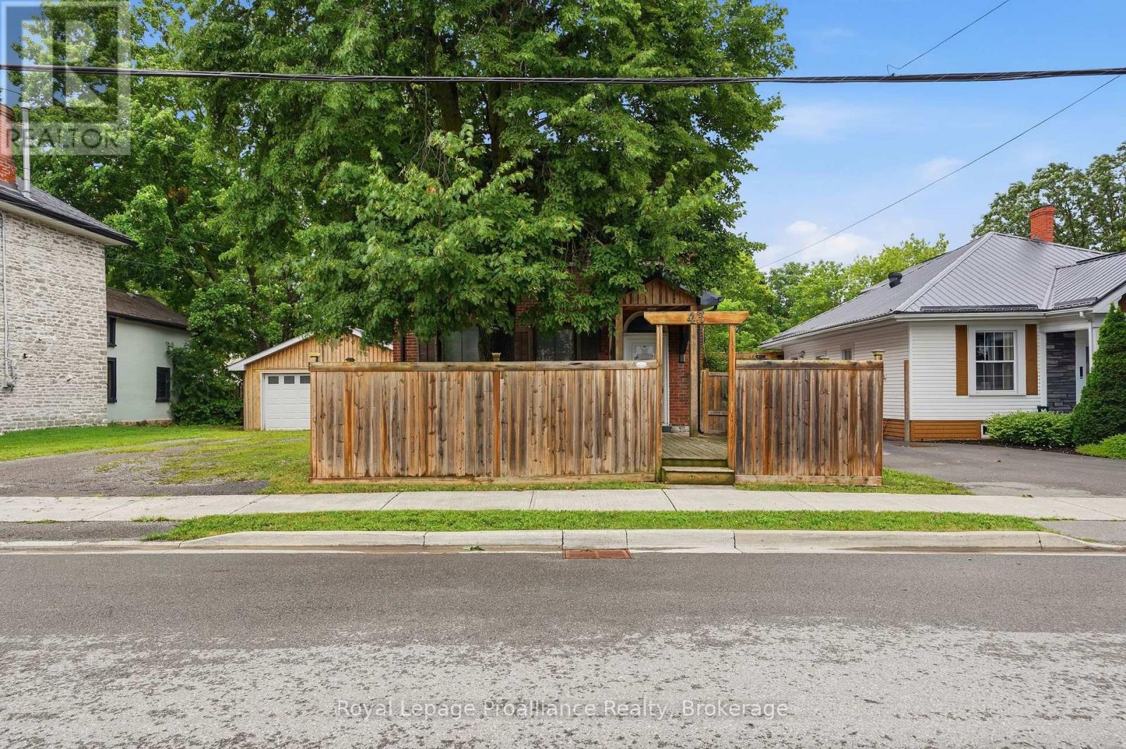 43 Grove Street, Belleville, Ontario  K8P 1W1 - Photo 3 - X13657322