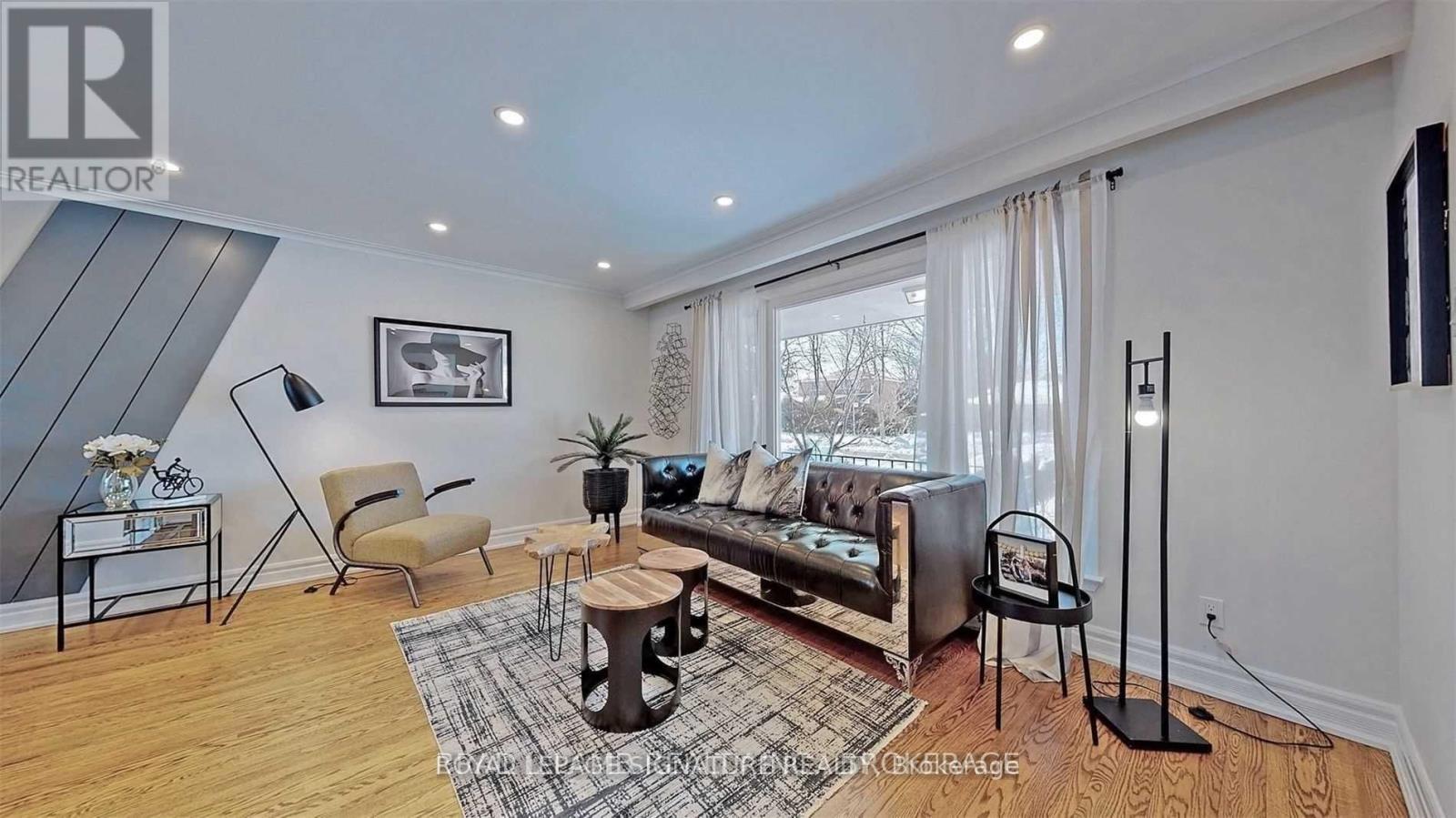 Upper - 17 Baroness Crescent, Toronto, Ontario M2J 3K4 - Photo 1 - C13657062