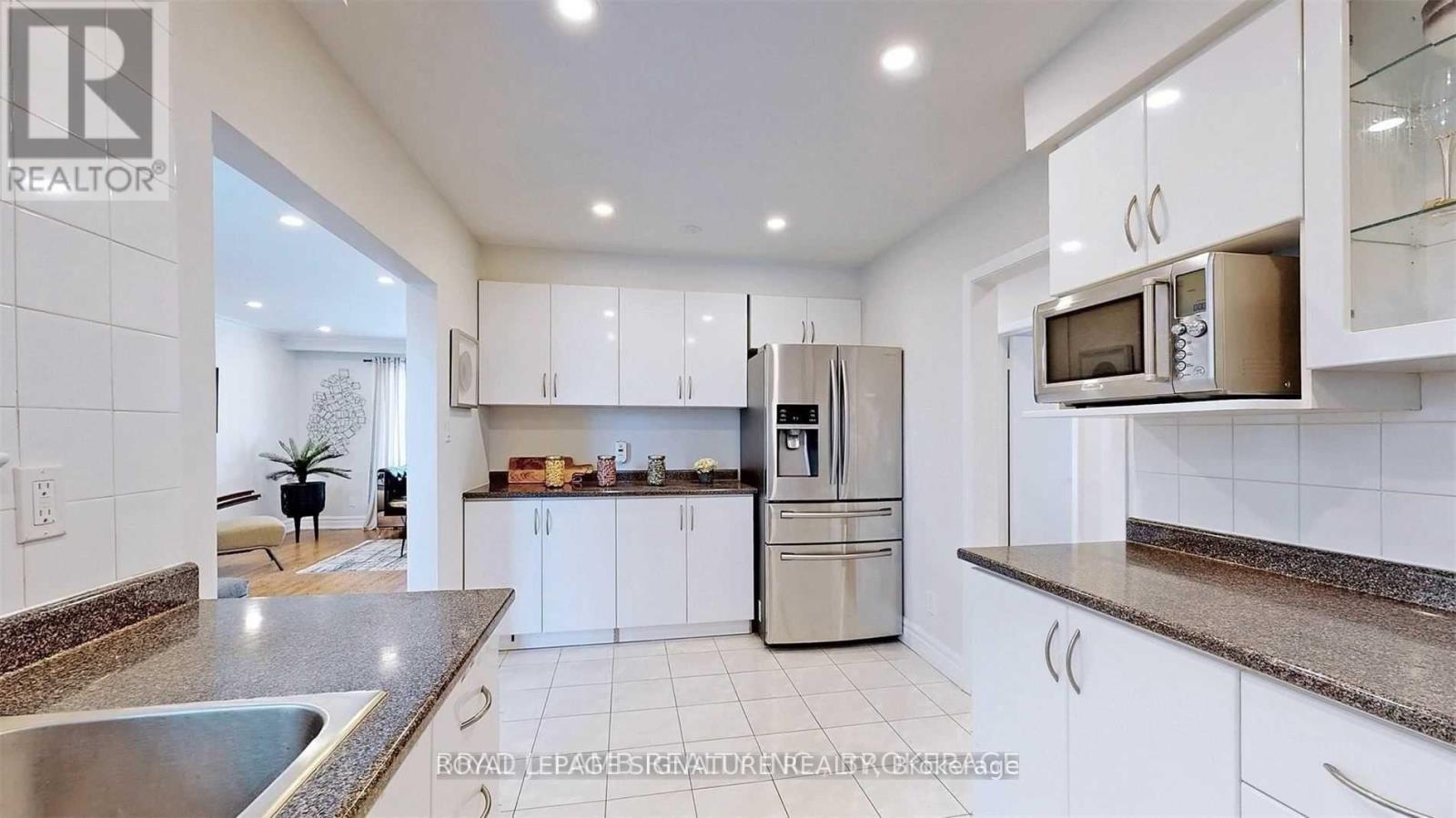 Upper - 17 Baroness Crescent, Toronto, Ontario M2J 3K4 - Photo 16 - C13657062