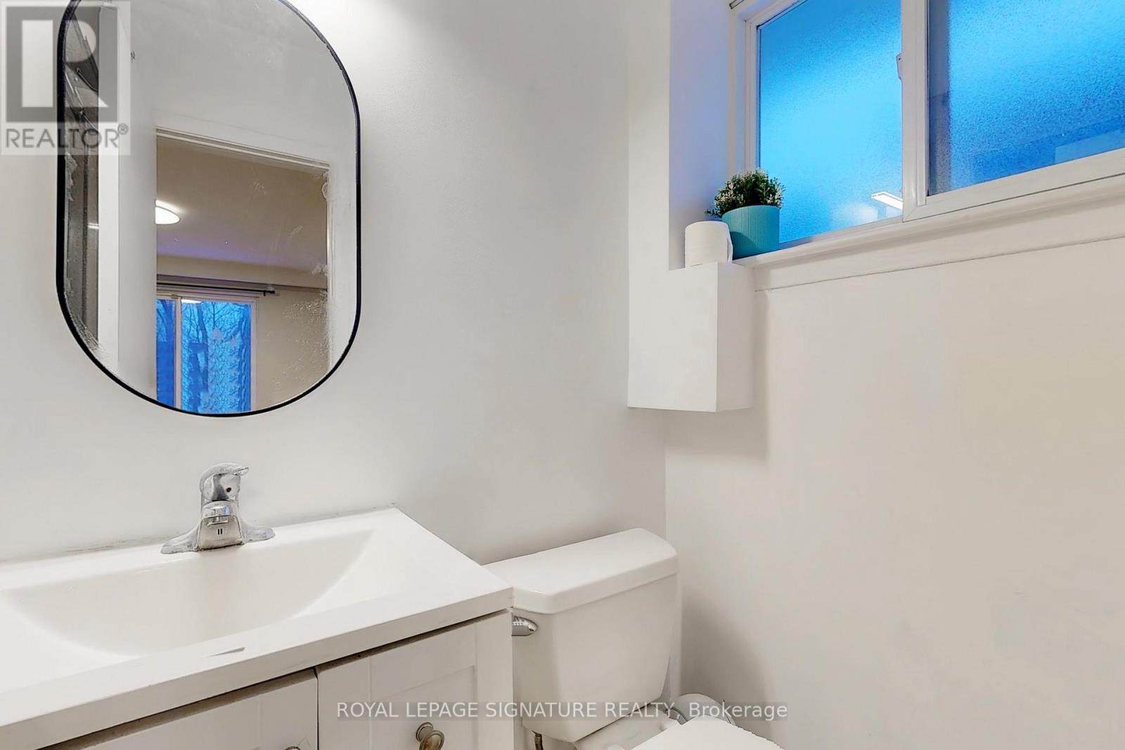 Upper - 17 Baroness Crescent, Toronto, Ontario M2J 3K4 - Photo 31 - C13657062