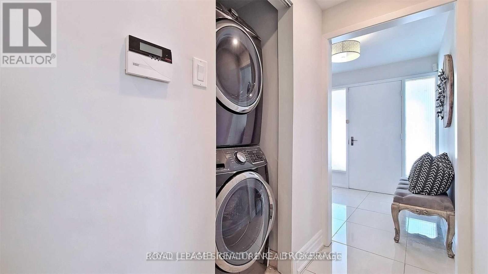 Upper - 17 Baroness Crescent, Toronto, Ontario M2J 3K4 - Photo 34 - C13657062