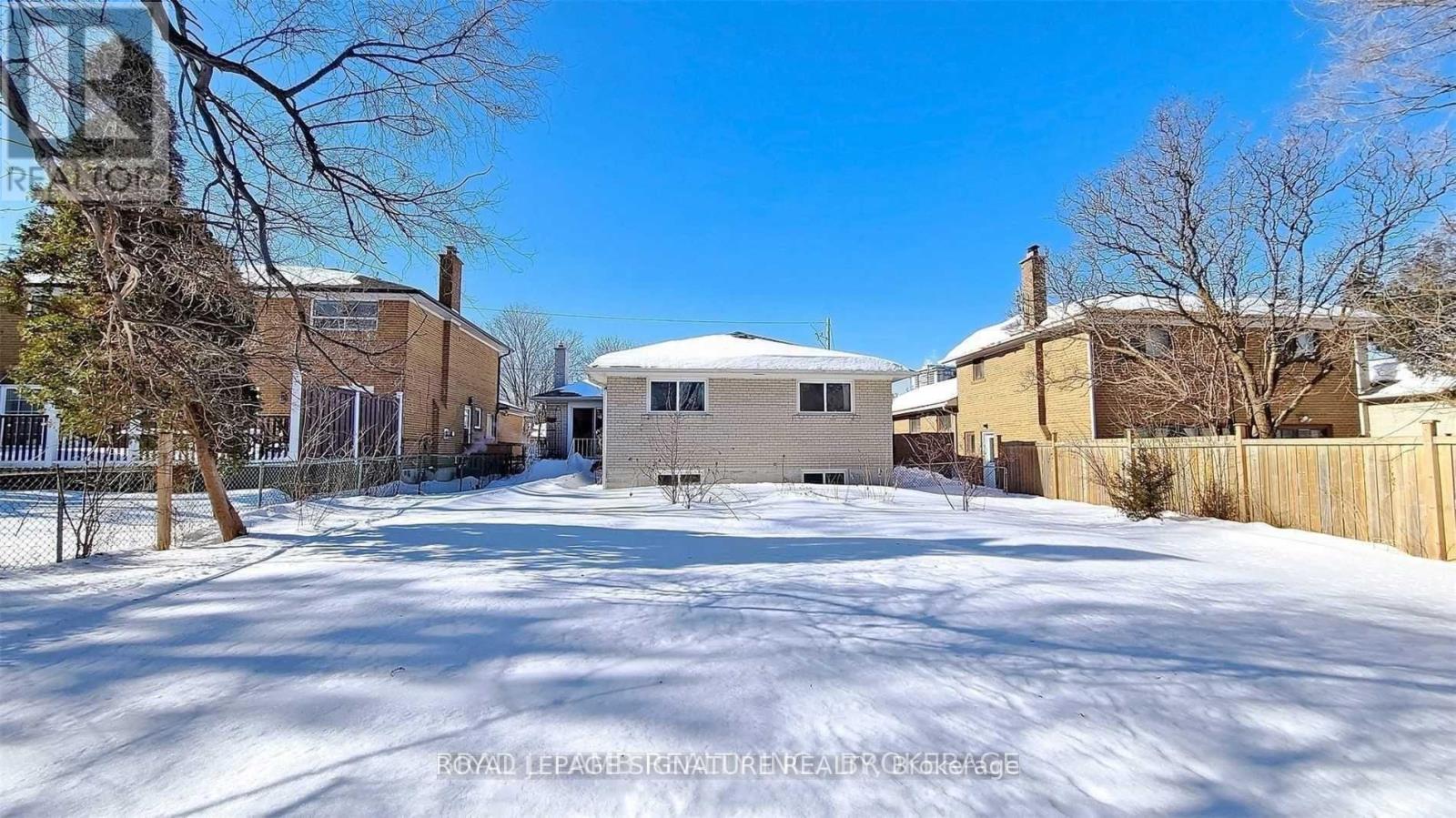 Upper - 17 Baroness Crescent, Toronto, Ontario M2J 3K4 - Photo 37 - C13657062