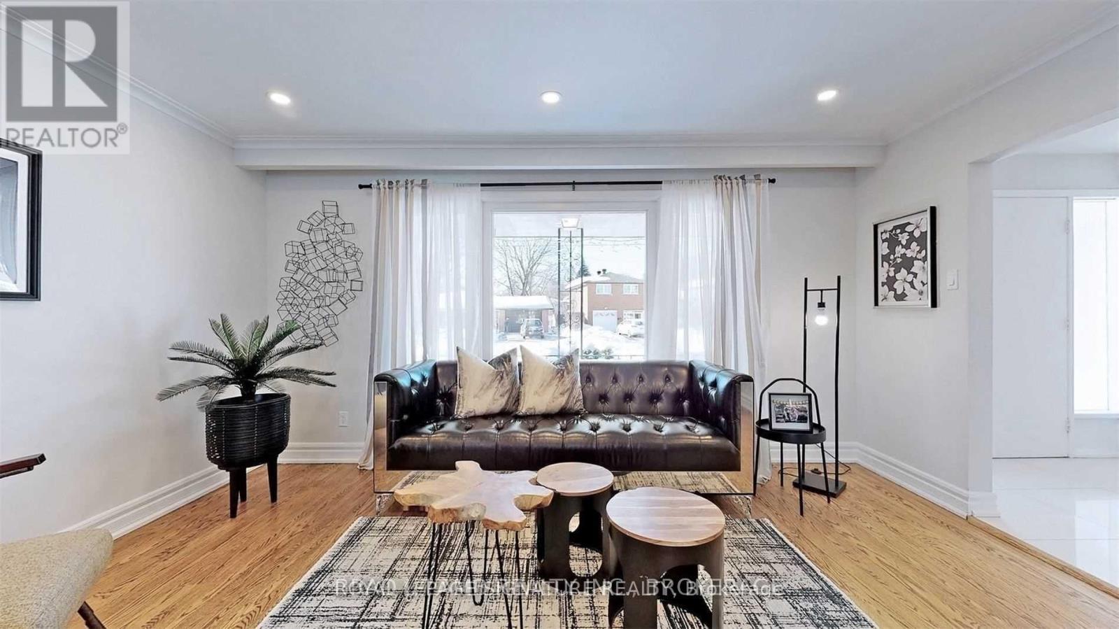 Upper - 17 Baroness Crescent, Toronto, Ontario M2J 3K4 - Photo 4 - C13657062