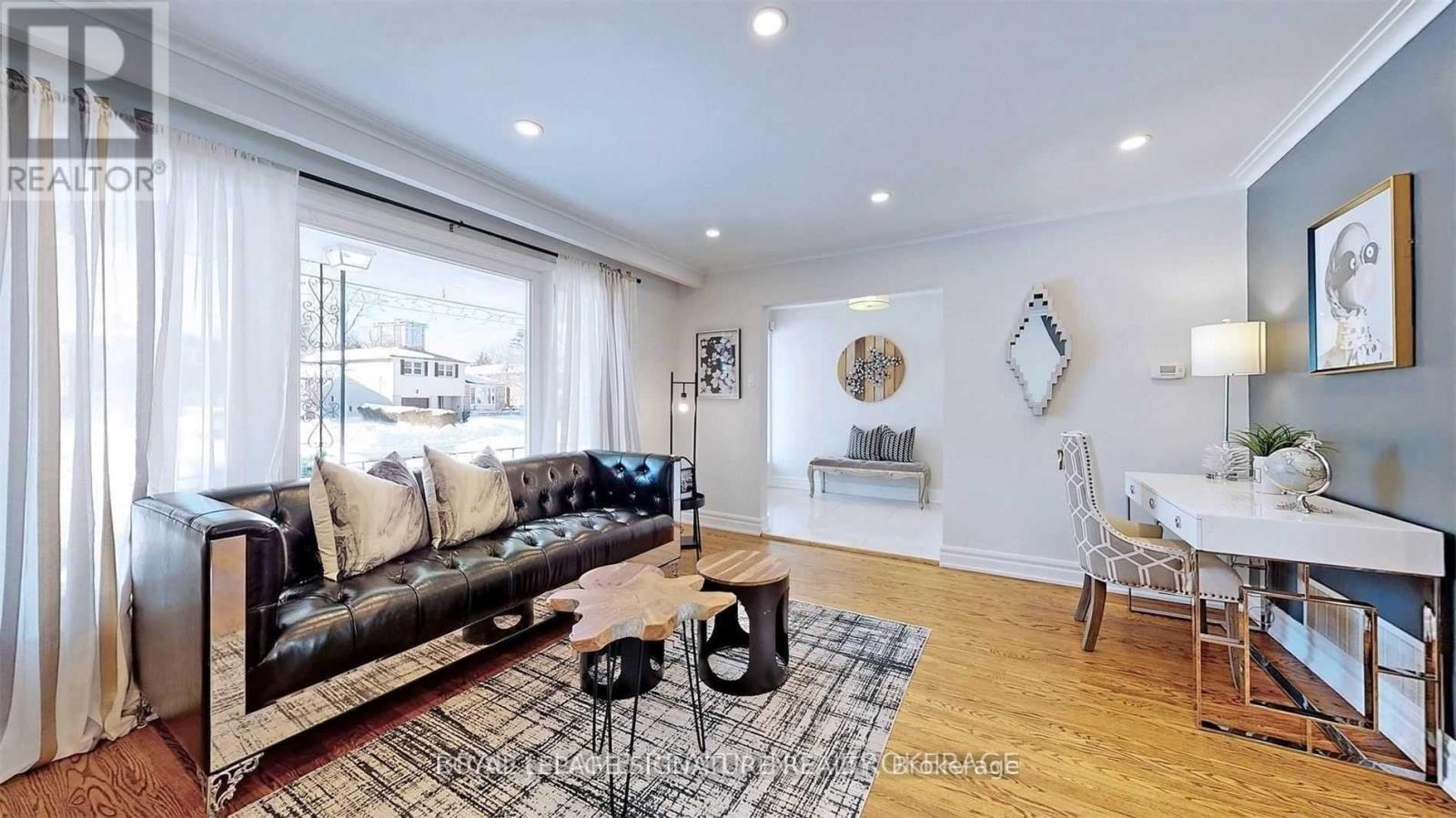 Upper - 17 Baroness Crescent, Toronto, Ontario M2J 3K4 - Photo 5 - C13657062