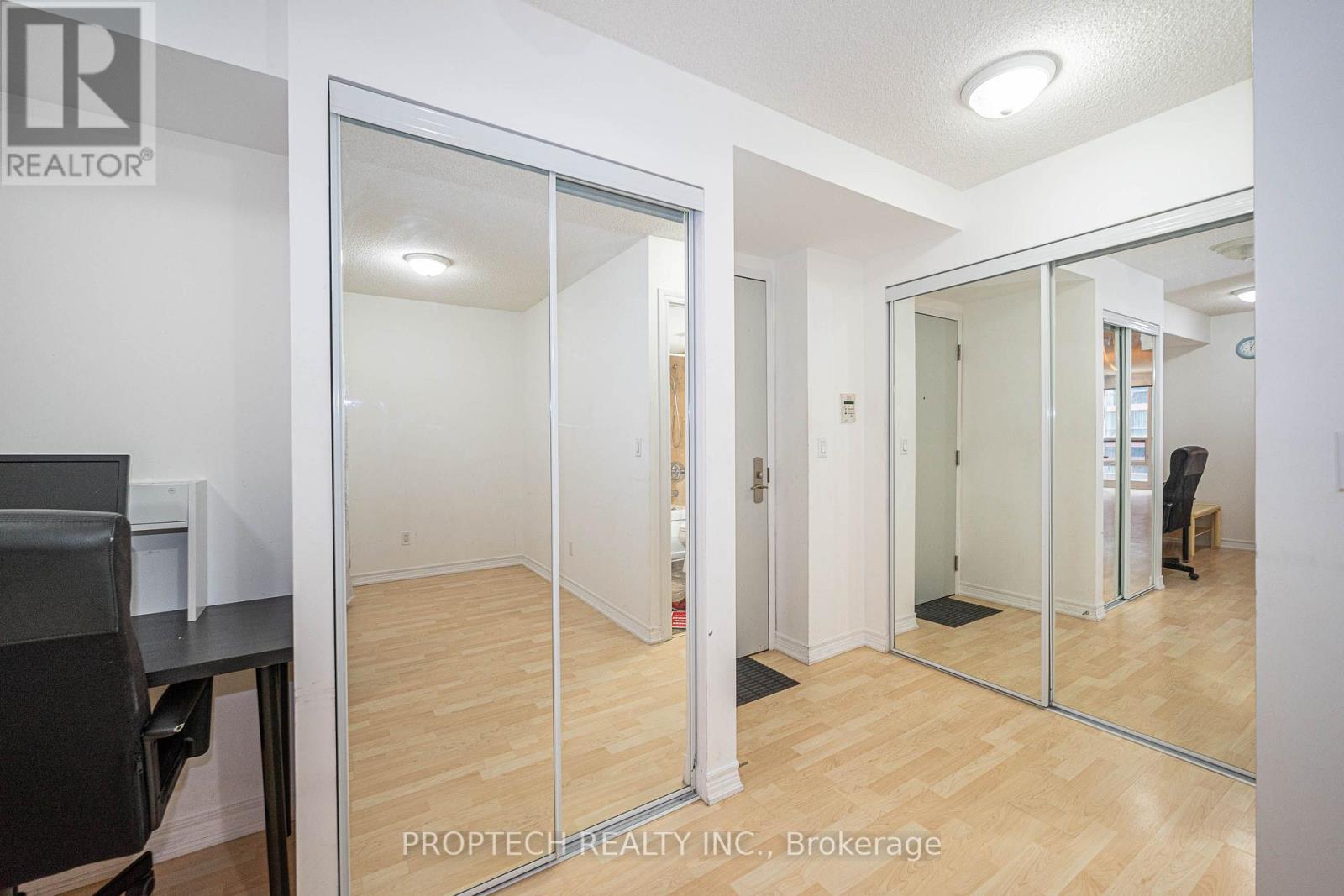 411 - 761 Bay Street, Toronto, Ontario  M5G 2R2 - Photo 3 - C13657088