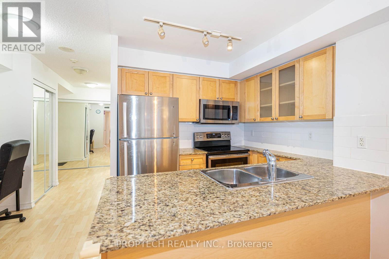 411 - 761 Bay Street, Toronto, Ontario  M5G 2R2 - Photo 9 - C13657088