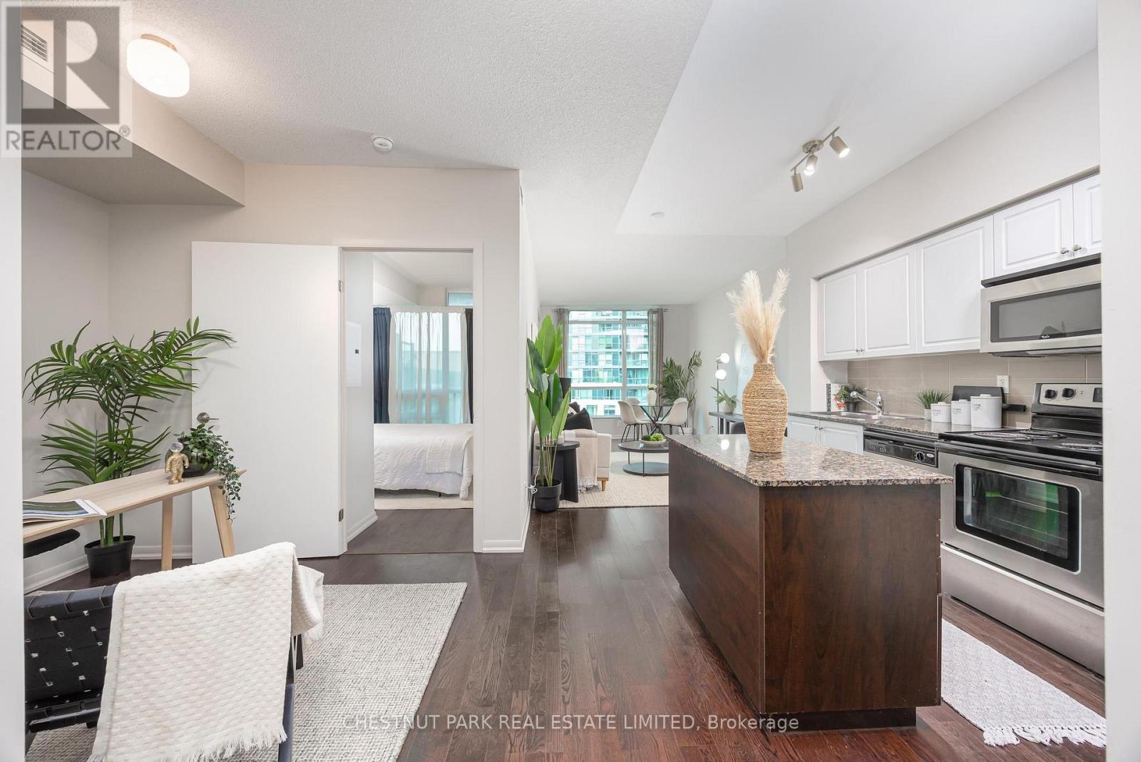 808 - 215 FORT YORK BOULEVARD, Toronto, Ontario