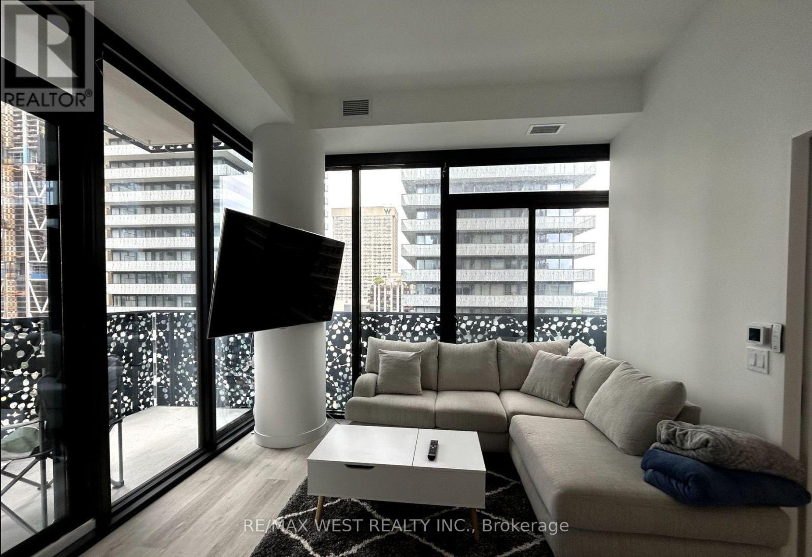 2010 - 55 CHARLES STREET E, Toronto, Ontario