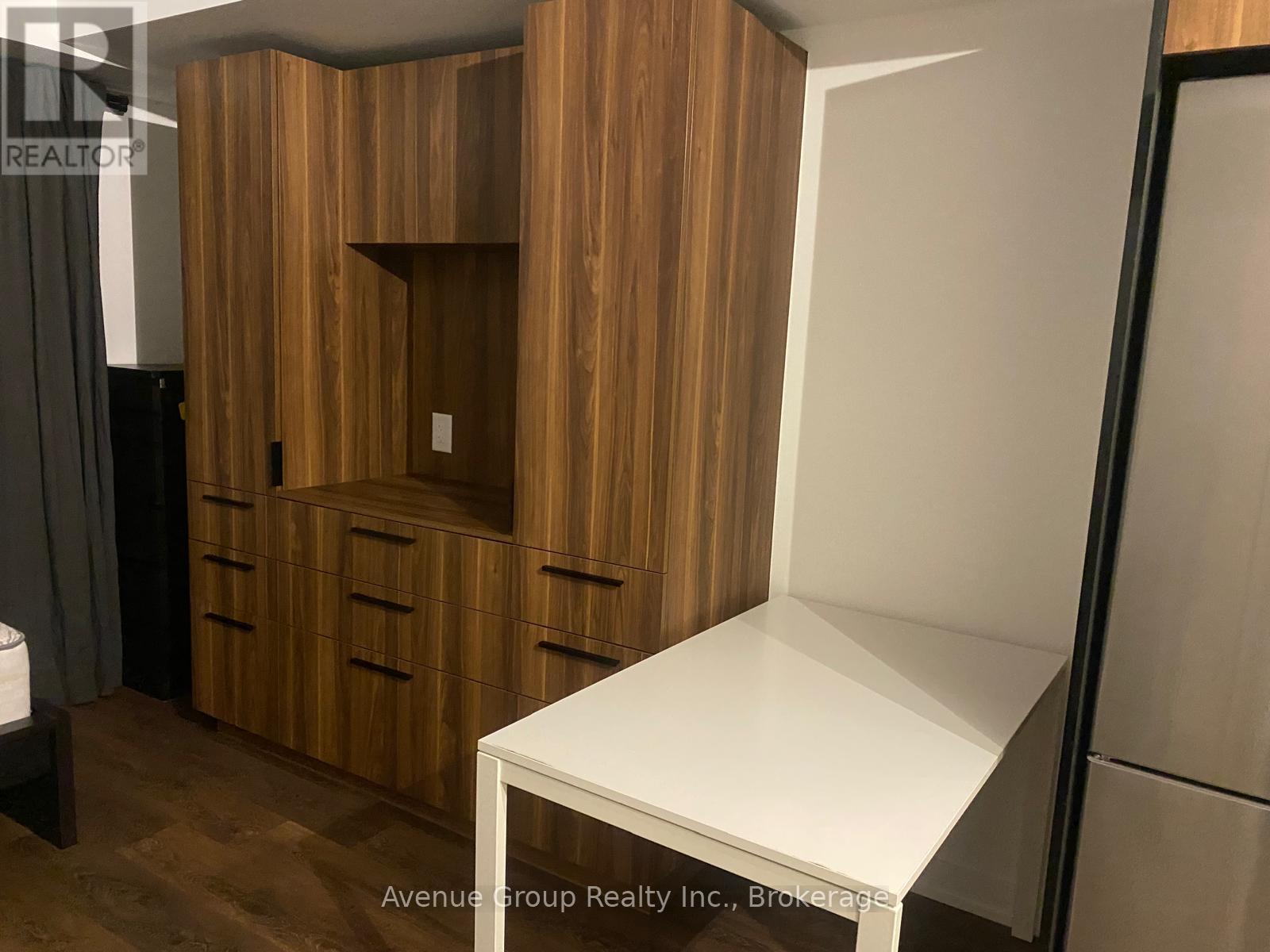 2304 - 501 Yonge St Street, Toronto, Ontario M4Y 0G8 - Photo 3 - C13657176