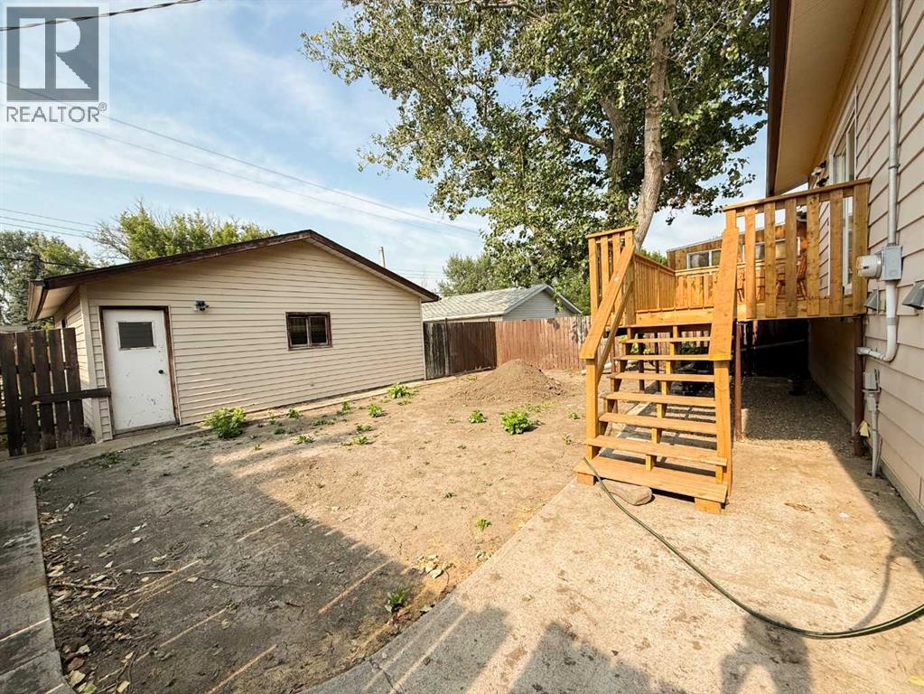 305 51 Avenue, Coalhurst, Alberta  t0l 0v0 - Photo 29 - A2333468