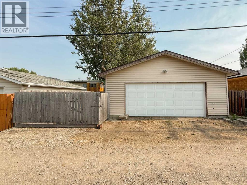 305 51 Avenue, Coalhurst, Alberta  t0l 0v0 - Photo 30 - A2333468