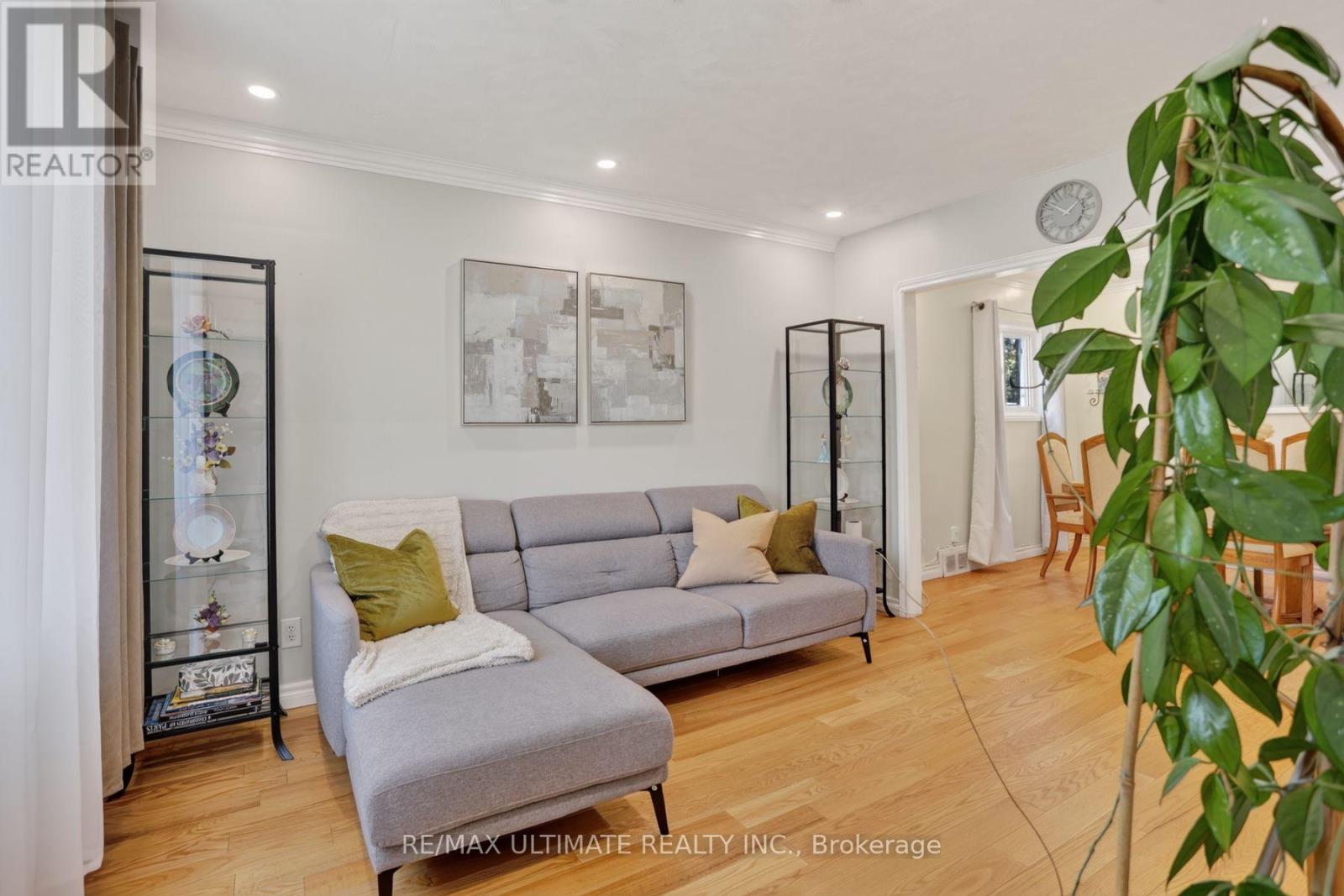 11 Midholm Drive, Toronto, Ontario  M1K 3A9 - Photo 7 - E13657314