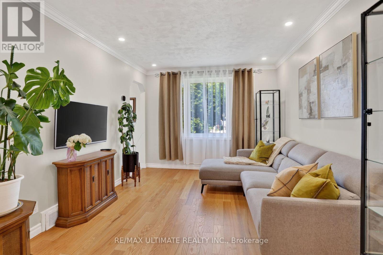 11 Midholm Drive, Toronto, Ontario  M1K 3A9 - Photo 8 - E13657314