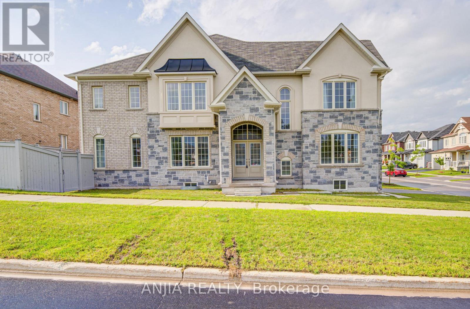 2 CONCHITA STREET, Georgina, Ontario