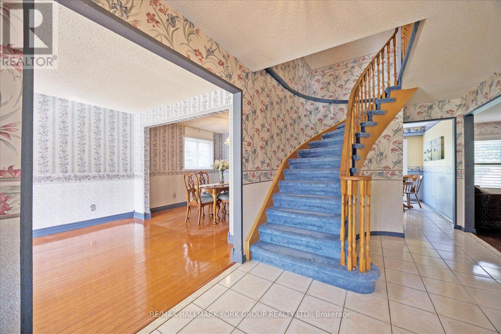 306 Erin Trail, Newmarket, Ontario  L3Y 6K1 - Photo 5 - N13657118
