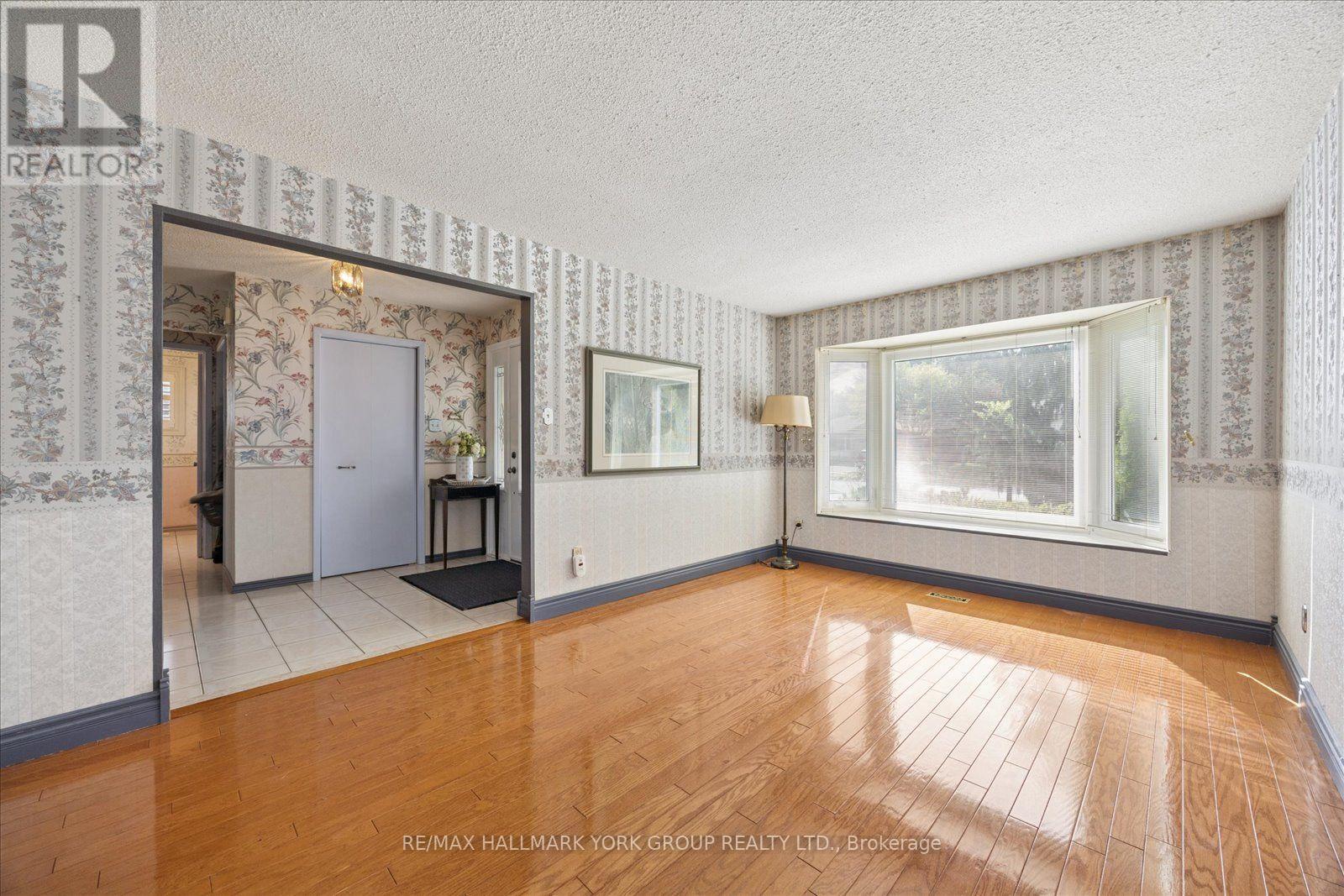306 Erin Trail, Newmarket, Ontario  L3Y 6K1 - Photo 6 - N13657118