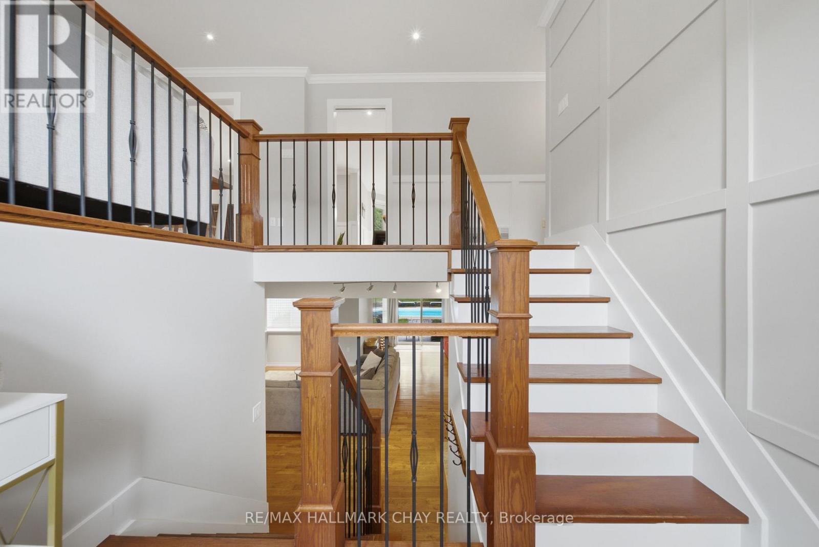 31 Falling Brook Drive, Barrie, Ontario  L4N 7E9 - Photo 4 - S13657108
