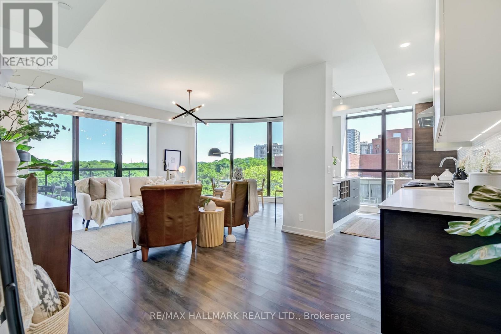 402 - 2118 BLOOR STREET W, Toronto, Ontario