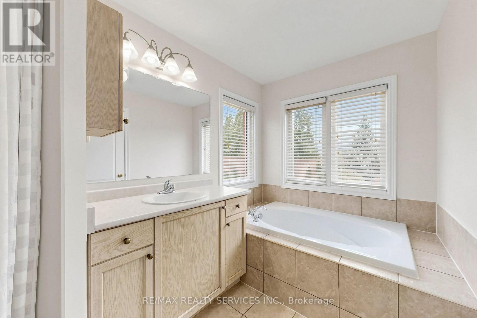 50 Rocky Point Crescent, Brampton, Ontario  L6V 4R7 - Photo 24 - W13657296