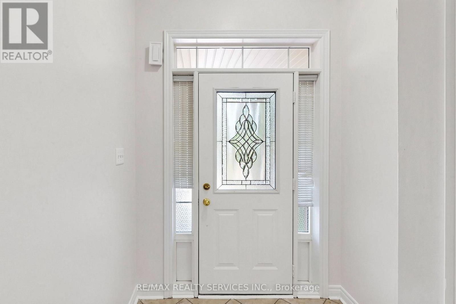 50 Rocky Point Crescent, Brampton, Ontario  L6V 4R7 - Photo 4 - W13657296