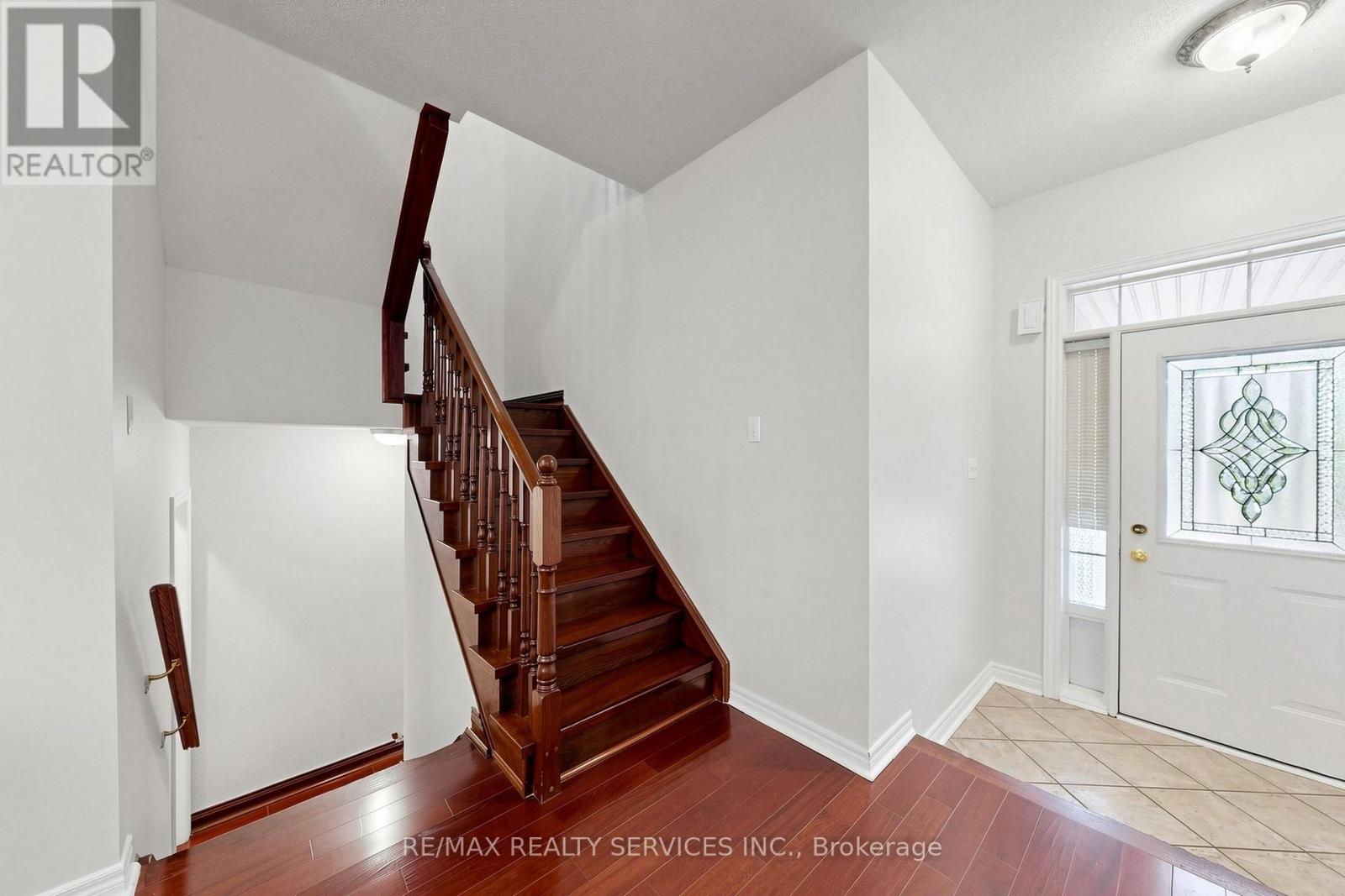50 Rocky Point Crescent, Brampton, Ontario  L6V 4R7 - Photo 5 - W13657296
