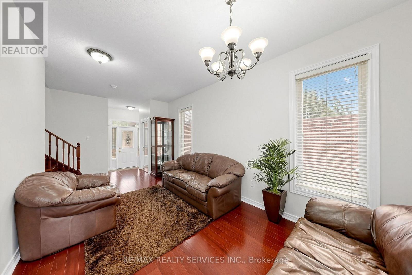 50 Rocky Point Crescent, Brampton, Ontario  L6V 4R7 - Photo 9 - W13657296
