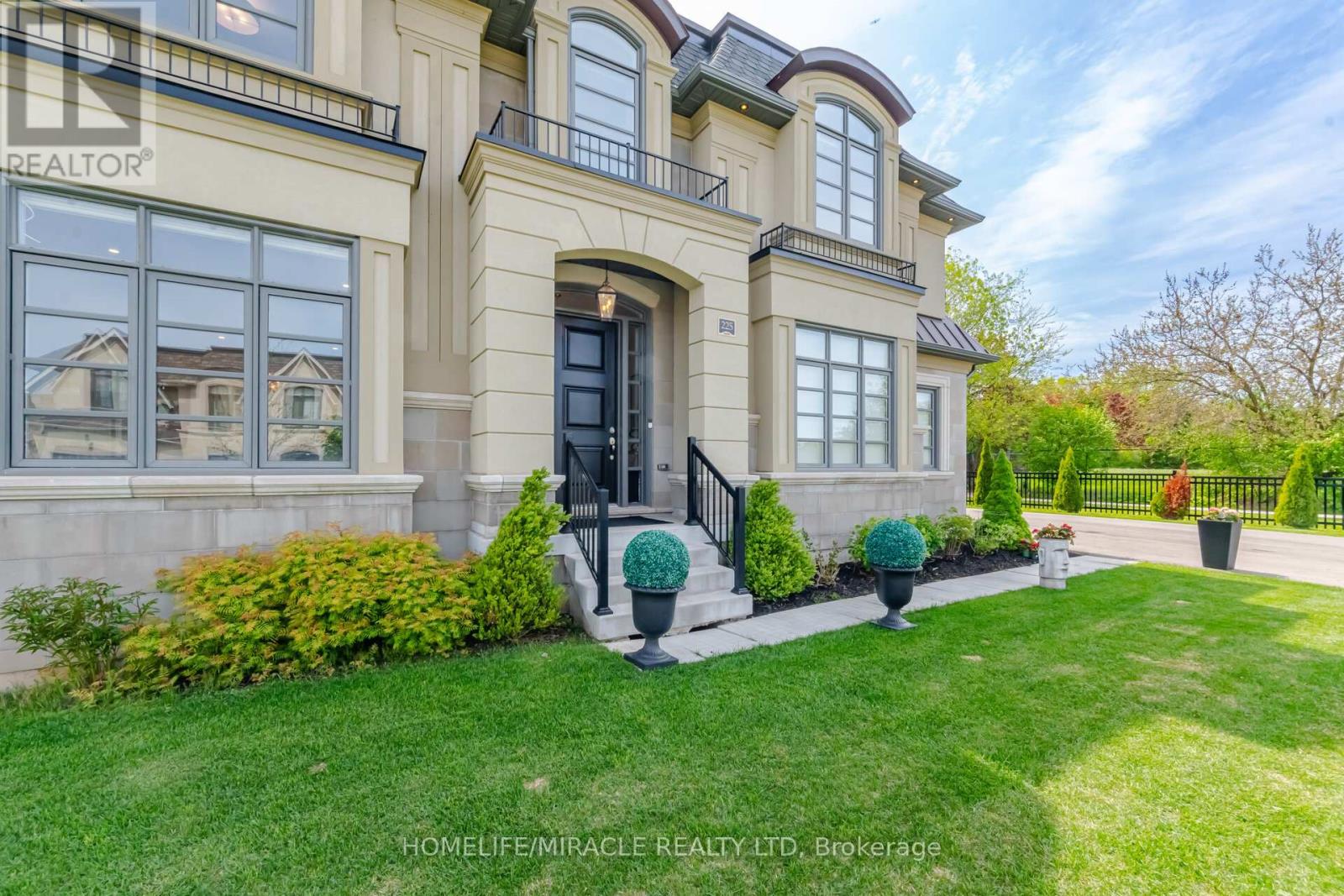 225 Prince George Crescent, Oakville, Ontario  L6L 6P2 - Photo 2 - W13564778