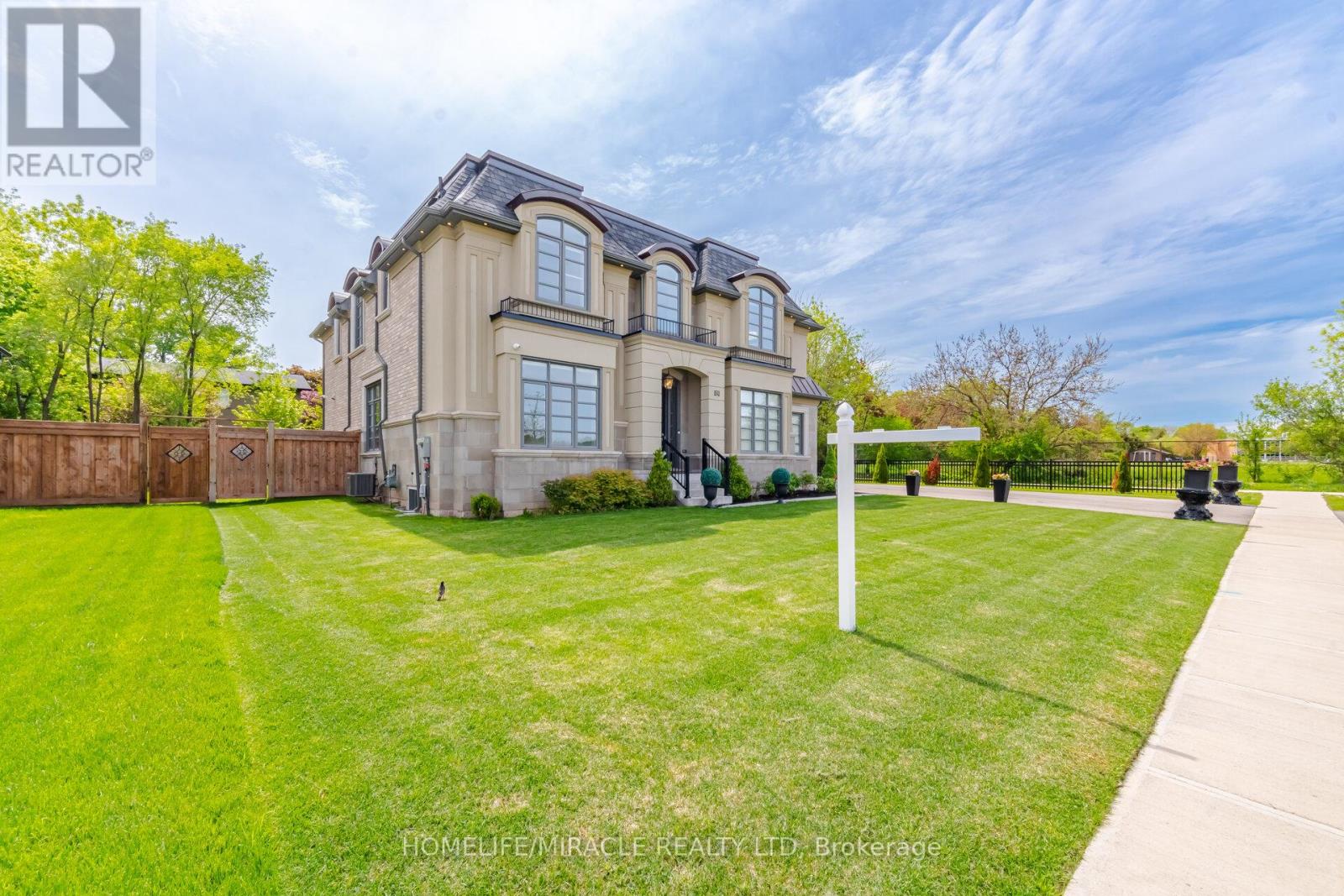225 PRINCE GEORGE CRESCENT, Oakville, Ontario