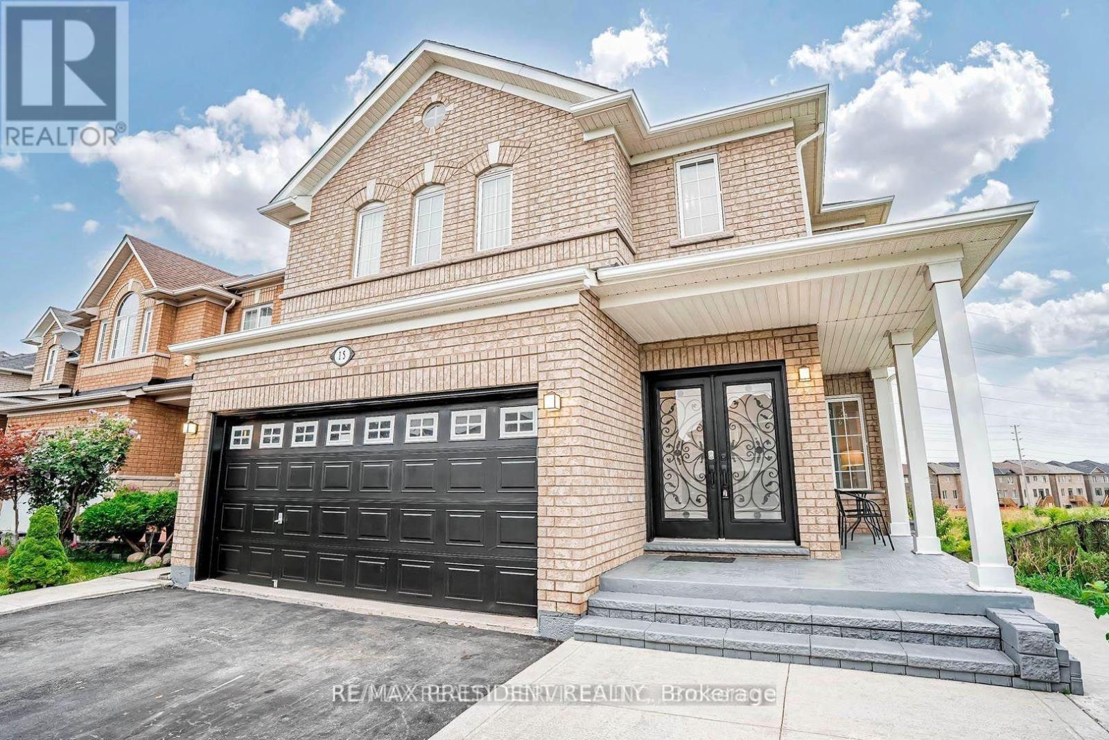 15 ROUNDSTONE DRIVE, Brampton, Ontario