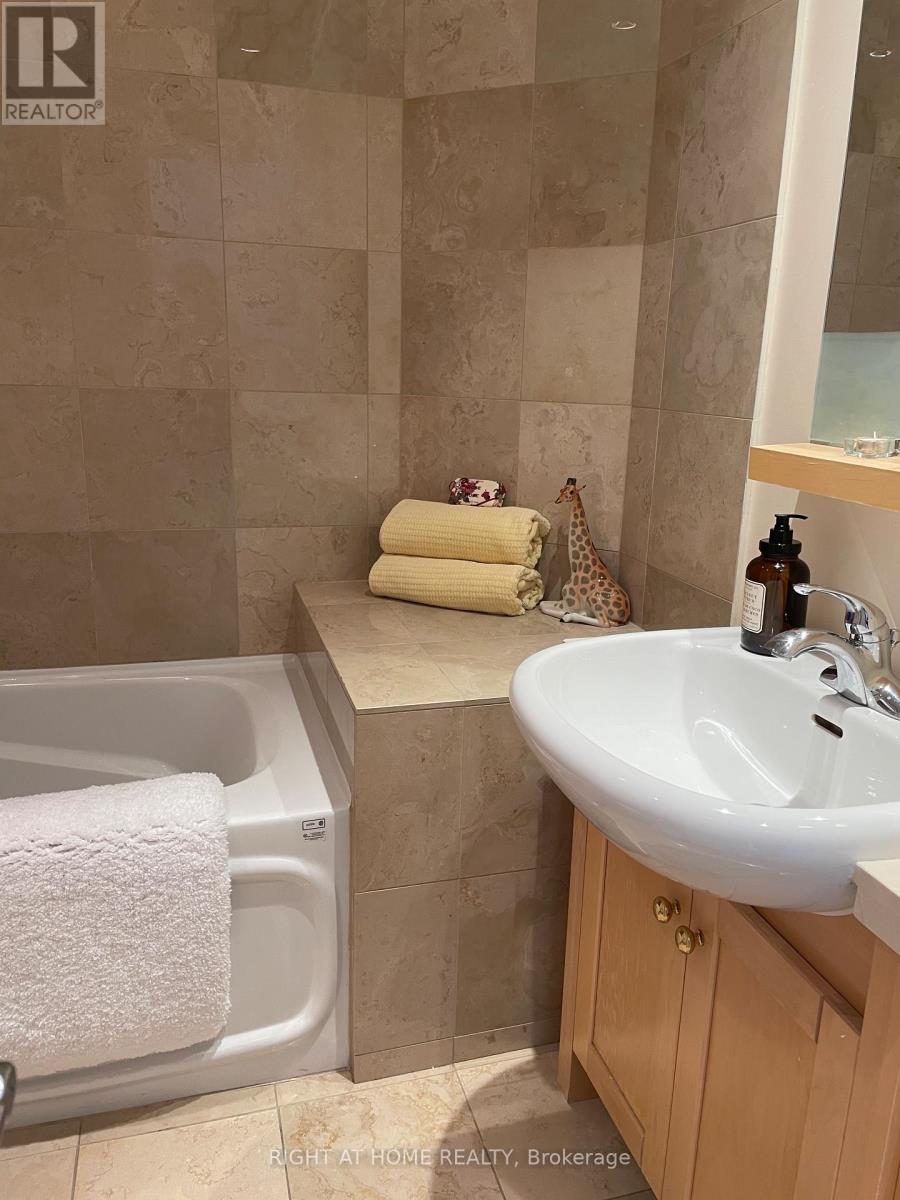 3511 - 208 Queens Quay W, Toronto, Ontario  M5J 2Y5 - Photo 8 - C13642342